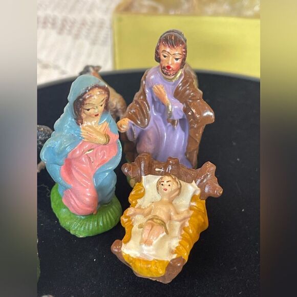 Vintage nativity scene figures | Baby Jesus | Holly nativity scene || Christmas - Picture 9 of 11